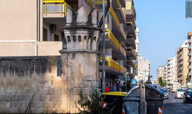 Bari, quel torrino merlato che si erge su via Napoli: � ci� che resta dell'antico Molino Stucky